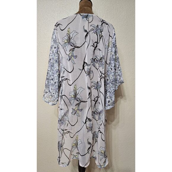 Steve Madden Women’s Sheer Floral Kimono Cardigan OSFM White Blue Lightweight - Picture 2 of 2